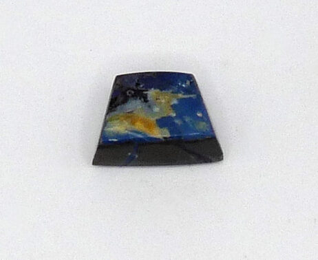 Ädelopal cabochon.