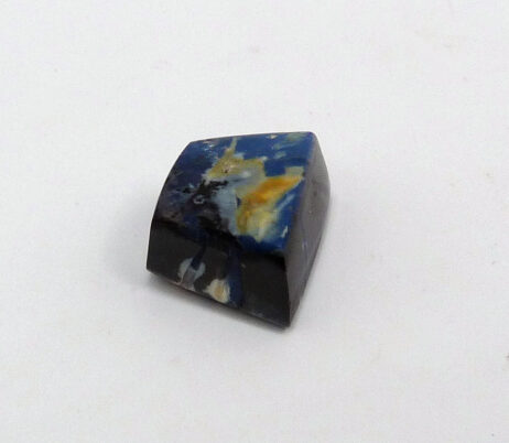 Ädelopal cabochon.