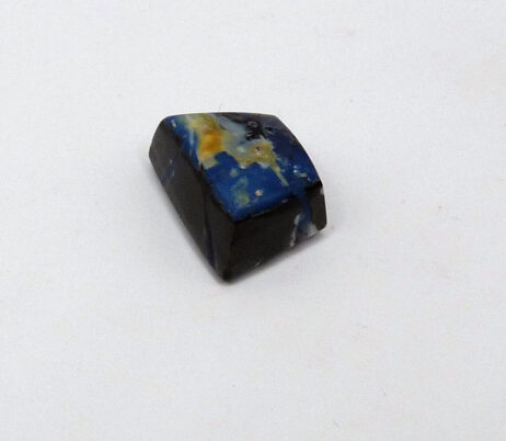 Ädelopal cabochon.