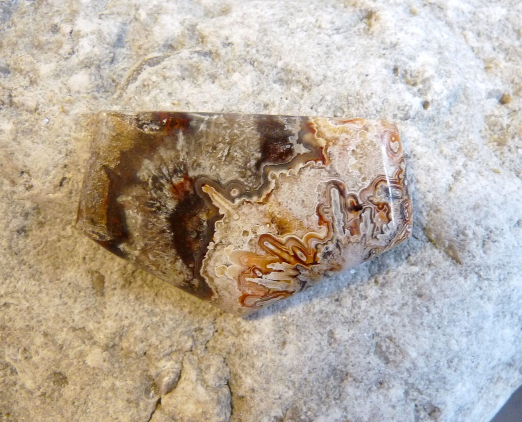 Crazy lace agat, cabochon.
