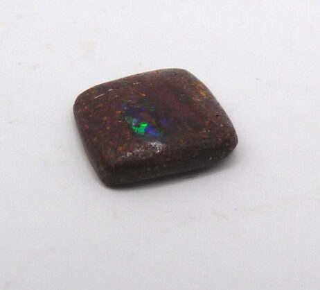 Boulder ädelopal, cabochon