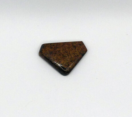 Bronzit, cabochon.