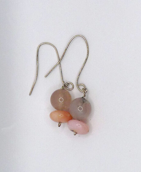Silverörhängen med rosa kalcedon och rosa opal.