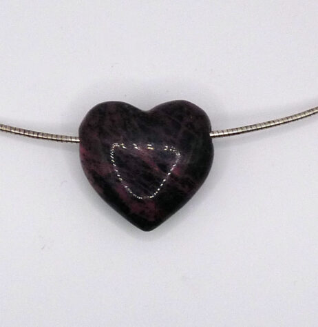 Silverhalsband med rodonithjärta.