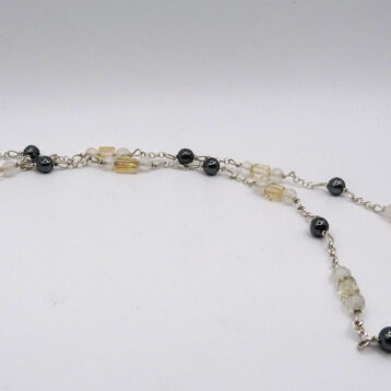 Silverhalsband med hematit, labradorit och citrin.