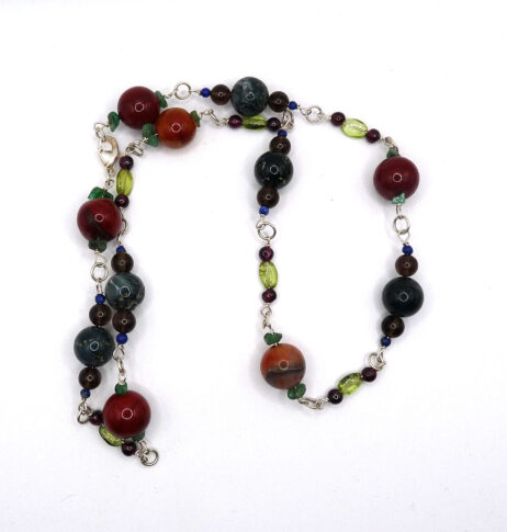 Silverhalsband med mossagat, agat, jaspis, smaragd, peridot