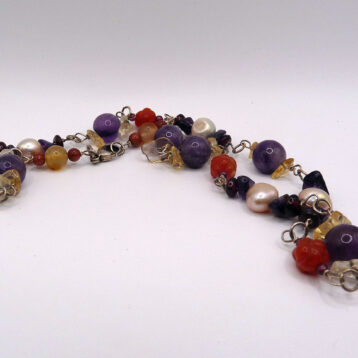Silverhalsband med ametist, aventurin, gul agat, citrin, goldstone (glas) och granat.