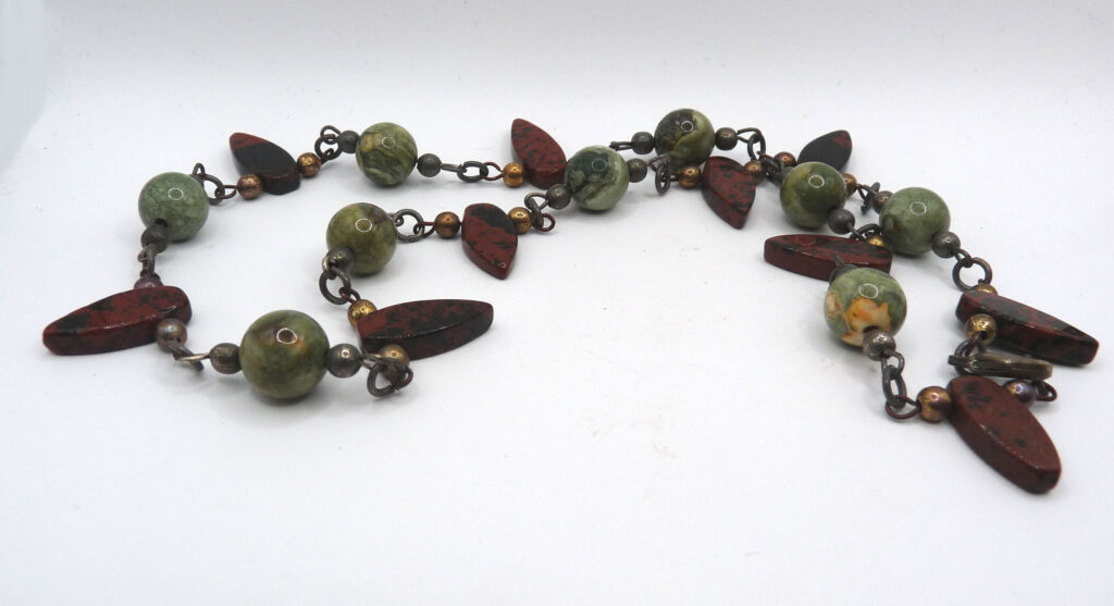 Silverhalsband med mahogany obsidian och rainforest jaspis.