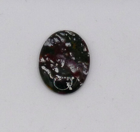 Breccierad jaspis, cabochon.