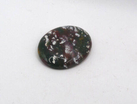 Breccierad jaspis, cabochon.