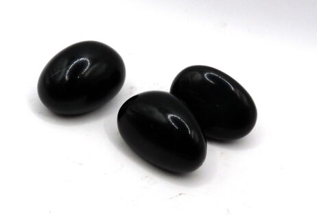 Svart obsidian, trumlad.