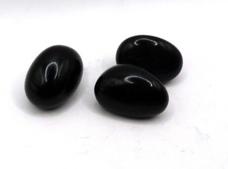 Svart obsidian, trumlad.