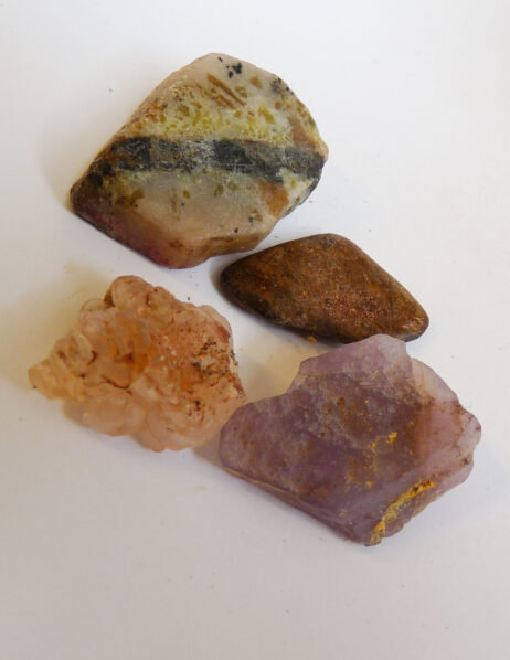 Serpentin, kalcedon, lila agat och bronzit - Bild 2