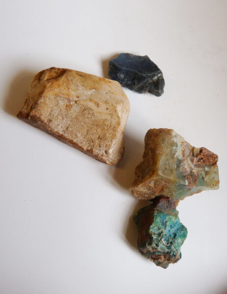 Blå opal, bildjaspis, krysokolla och bergslagssten