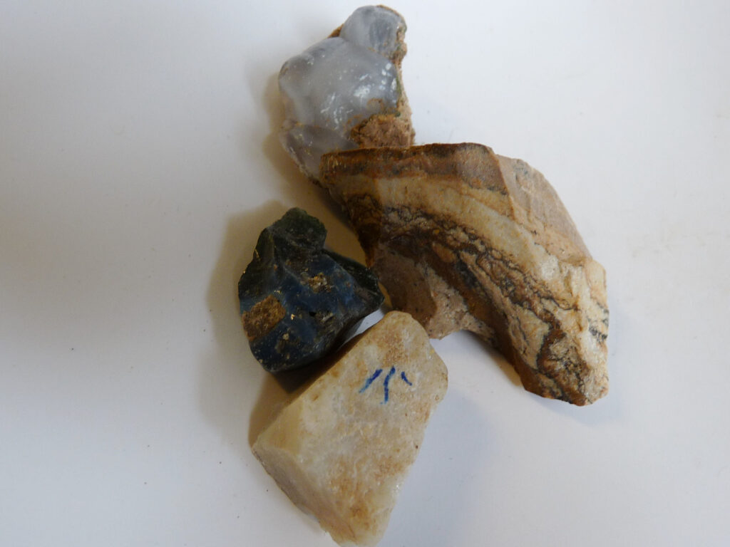 Bildjaspis, kalcedon, opal och bergslagssten
