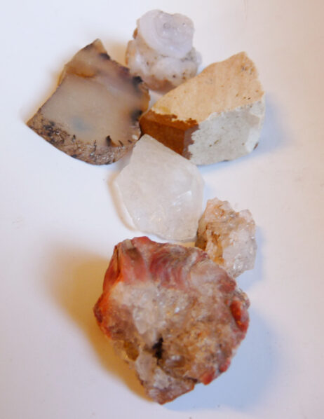 Bergkristall, bildjaspis, Montana agat, agat och kalcedon