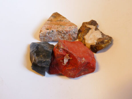 Breccierad jaspis, bildjaspis, boulder opal och bergslagssten - Bild 2