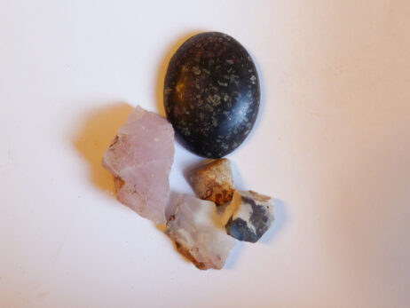 Porfyr, rosenkvarts, opal och crazy lace agat