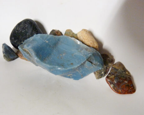 Bergslagssten, crazy lace agat, mossopal, eudialyt och mossagat - Bild 3