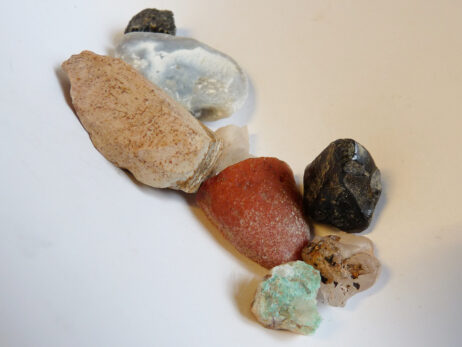 Bildjaspis, blå kalcedon, obsidian, kalcedon, agat och turmalin - Bild 2