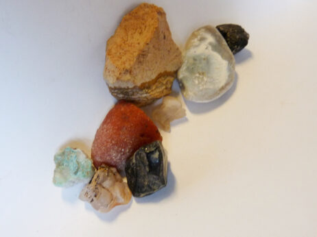 Bildjaspis, blå kalcedon, obsidian, kalcedon, agat och turmalin - Bild 3