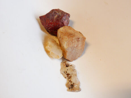 Bildjaspis, bergkristall, agat och agat/opal