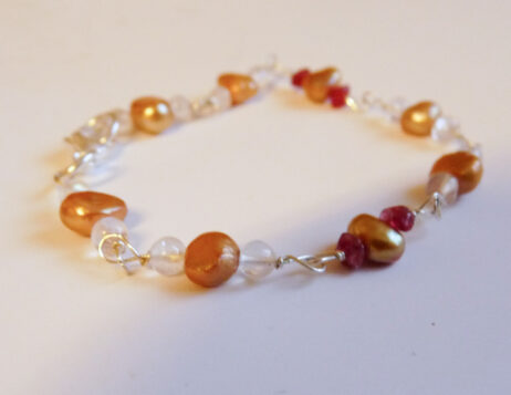 Silverarmband med spinell, rainbow moonstone och pärlor